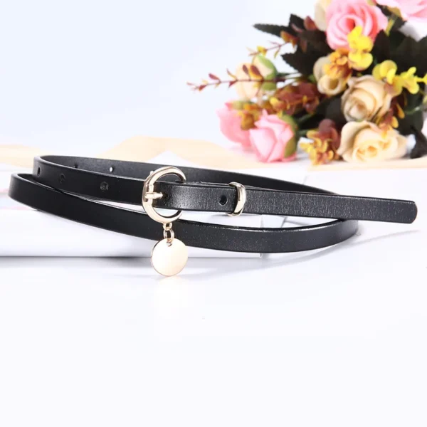Accessoire vintage élégant pour femme, ceinture fine avec boucle rétro en alliage