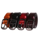 ceinture en cuir véritable pour femme. Fabriquée en cuir de vachette à deux couches, cette ceinture est à la fois résistante et élégante, offrant un look intemporel qui complète parfaitement vos tenues. Dotée d'une boucle en alliage durable et d'une fermeture à ardillon, elle permet un ajustement facile et confortable pour un usage quotidien.
