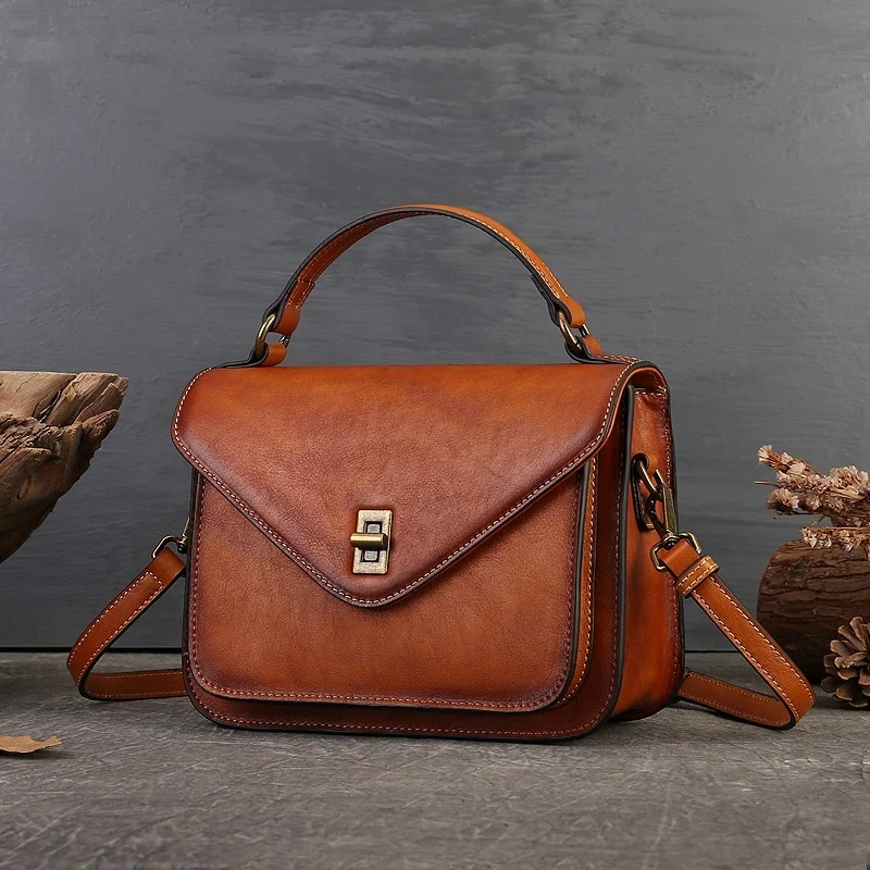 Sac à main cuir vintage avec boucle laiton Sac artisanal en cuir marron élégant