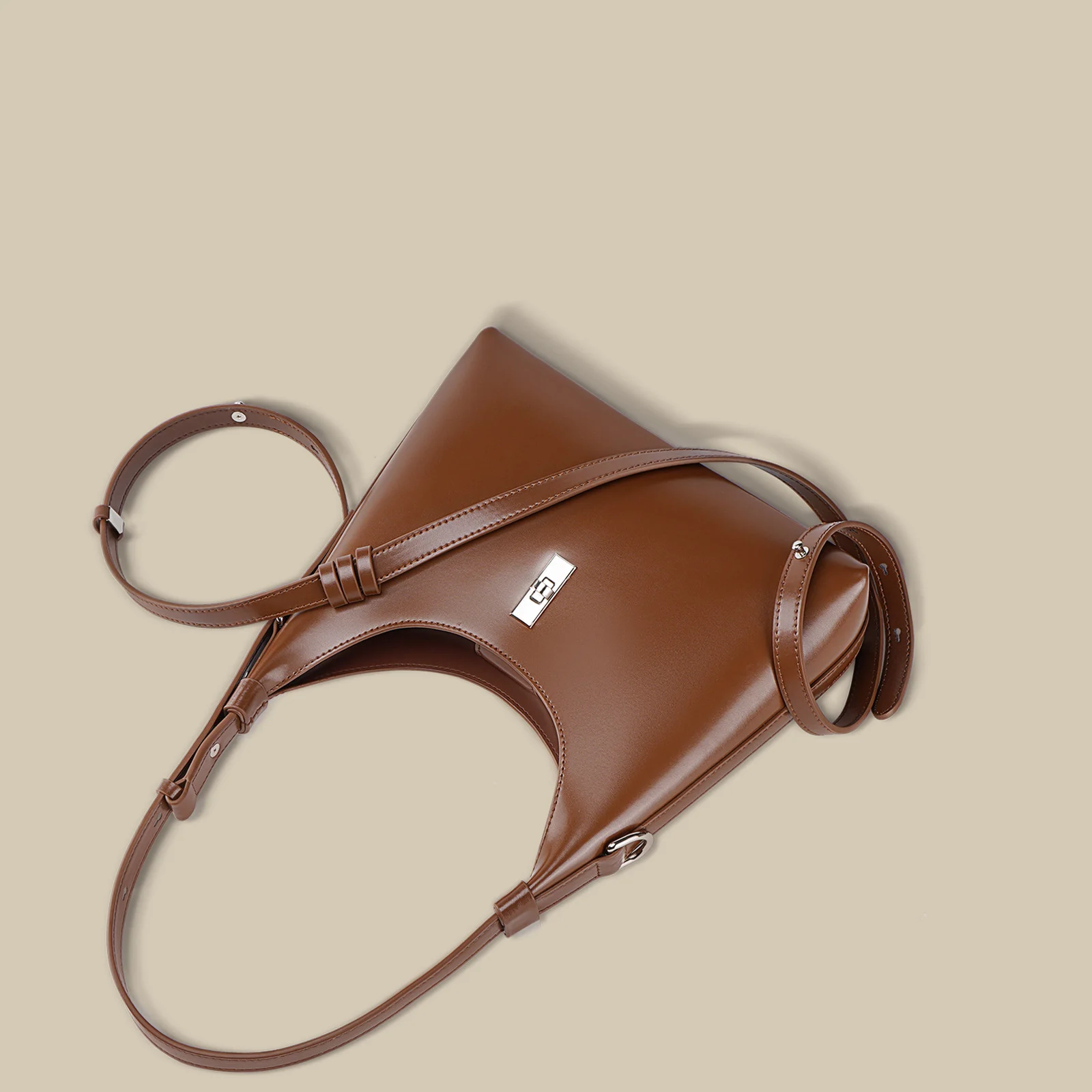 Sac à main rétrospectif en cuir véritable – Format Croissant 3 Sac en cuir véritable marron avec coutures contrastées