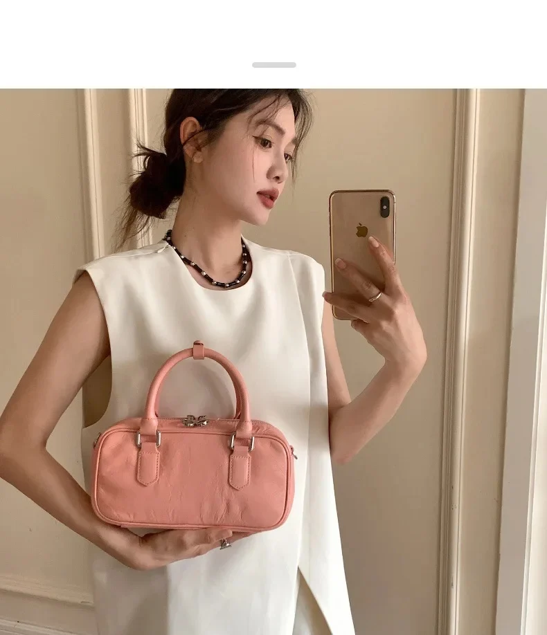 Sac crossbody en cuir rose, parfait pour des sorties stylées