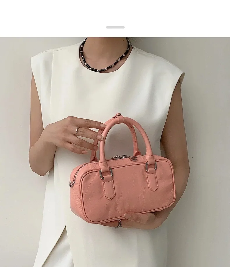 Sac crossbody en cuir rose, parfait pour des sorties stylées