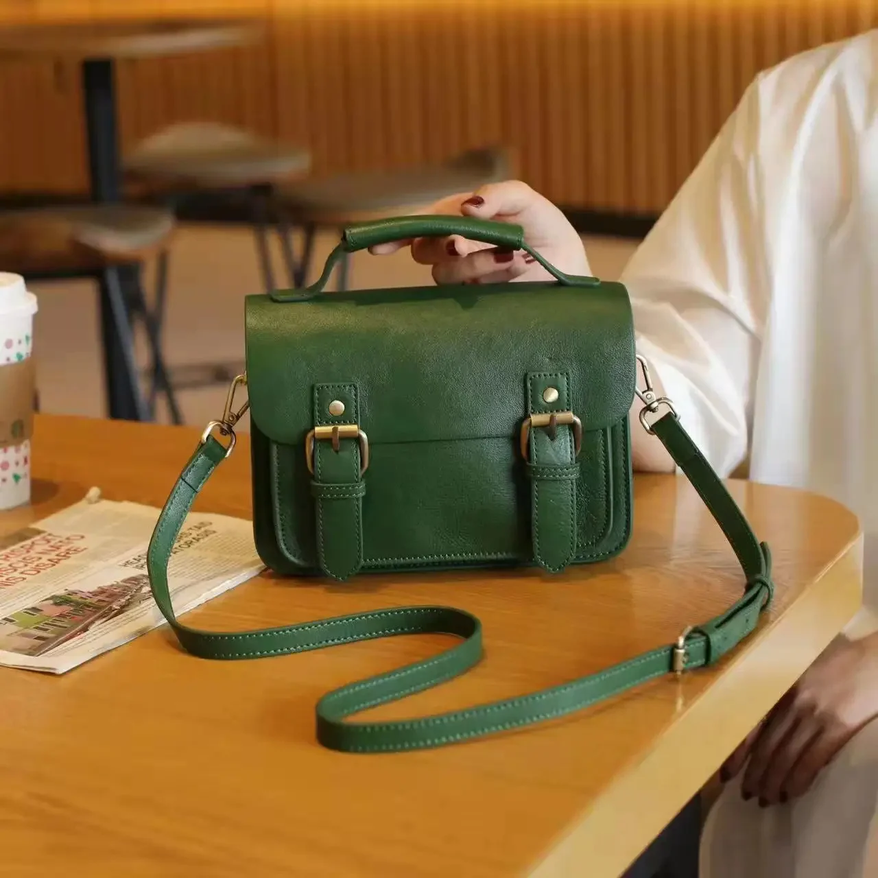 Sac à Bandoulière Mixte en Cuir Végétal Tanné Fait Main - Artisanat de Luxe