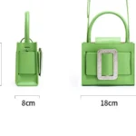 Sac en cuir pour femme avec boucle ornementale et style rétro