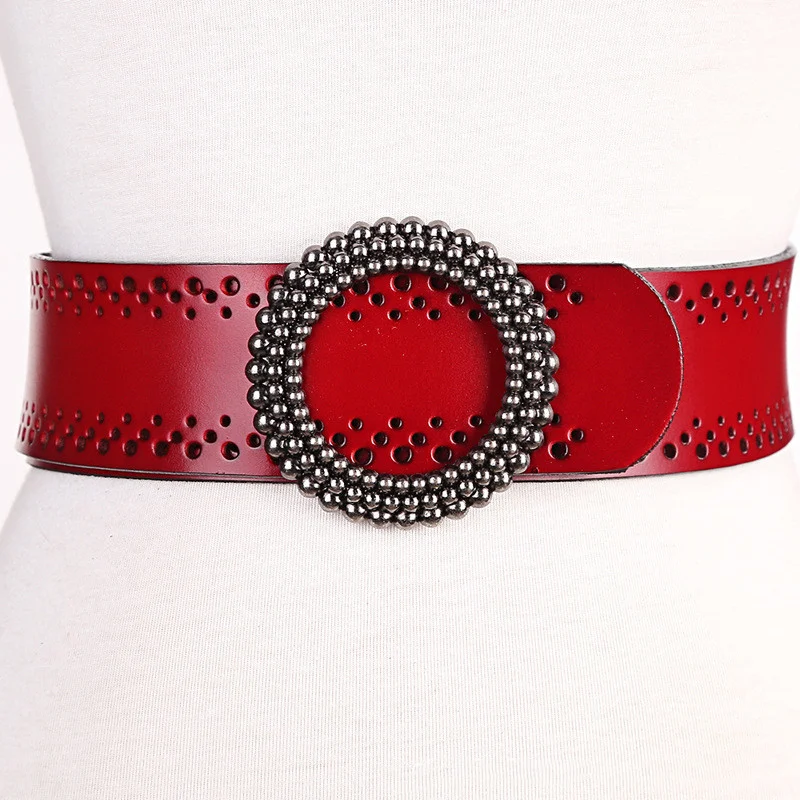 Ceinture rouge en cuir véritable pour femme avec détails sculptés et finition laquée