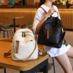 Sac à dos noir et blanc urbain chic avec doublure résistante