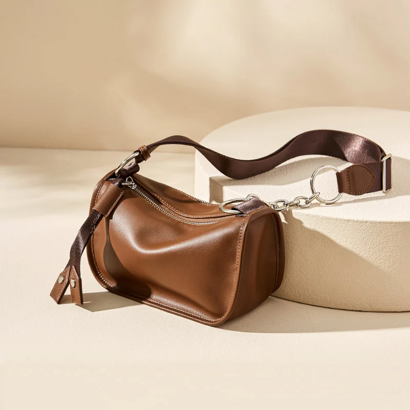 Sac à Dos en Cuir Véritable pour Femme - Motif Tressé avec Détails Contrastants 3 Sac à dos en cuir marron avec motif tressé et détails caramel