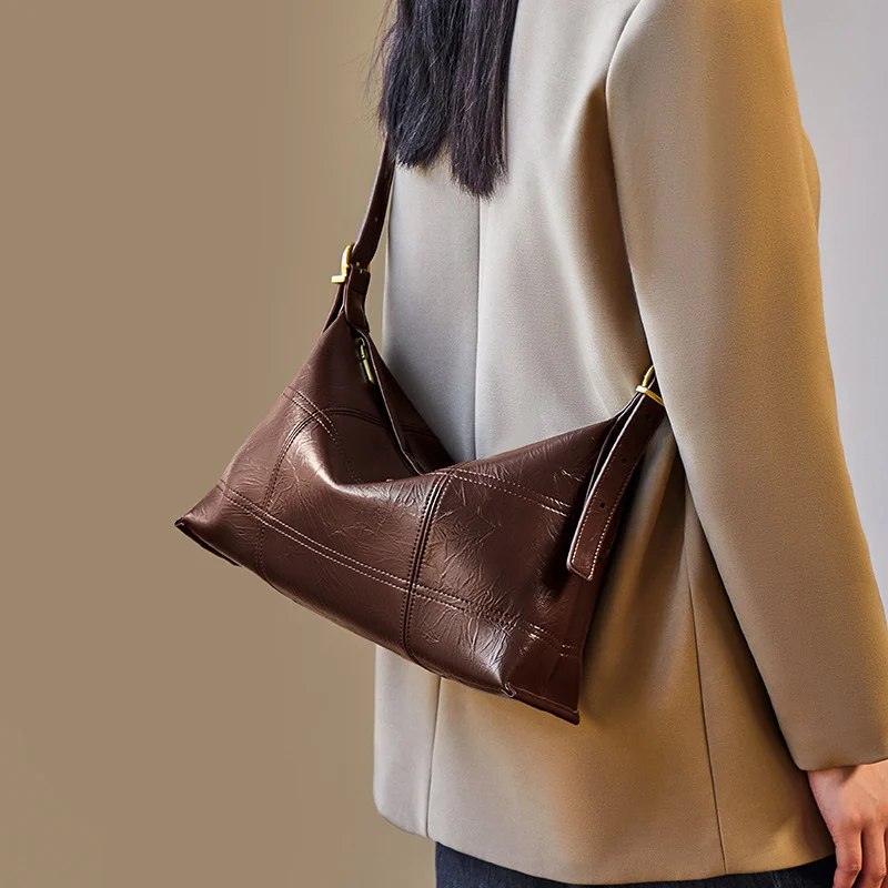 Sac artisanal marron avec poches multiples