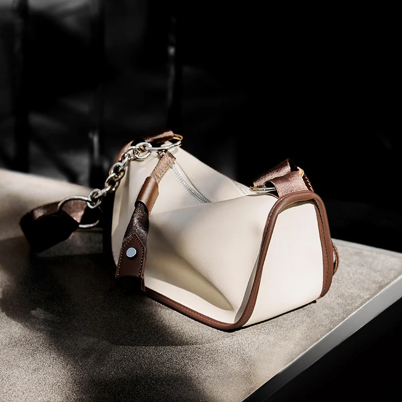 Sac à Dos en Cuir Véritable pour Femme - Motif Tressé avec Détails Contrastants 5