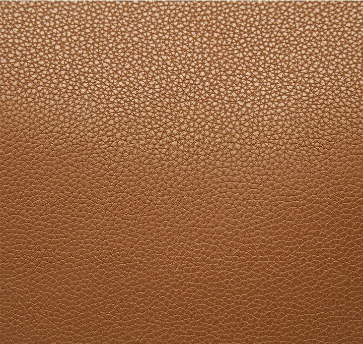 Gros-plan-sur-la-texture-douce-du-cuir-veritable-marron