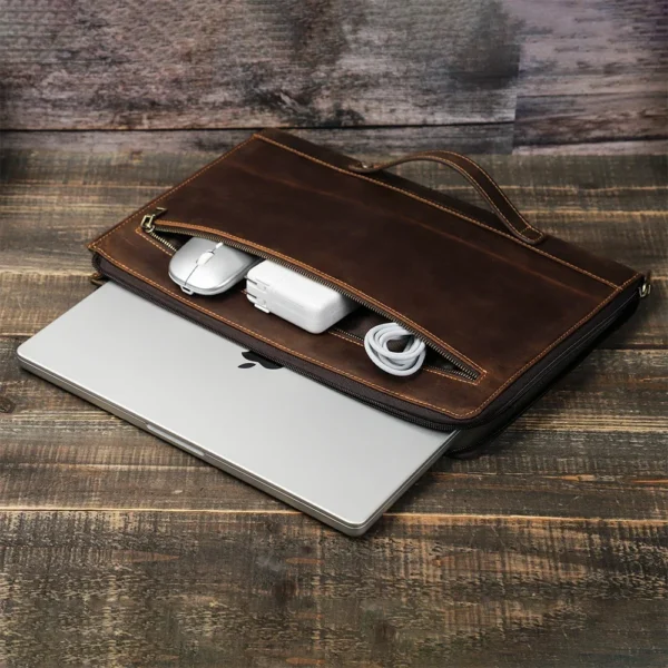Design ultra-fin de la housse premium MacBook en cuir Crazy Horse