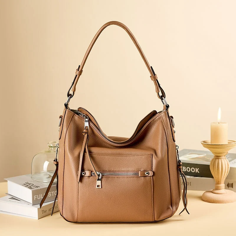 Sac Bandoulière en Cuir Véritable - Grande Capacité avec Design Rétro 9 Vue latérale du sac bandoulière noir avec fermeture éclair