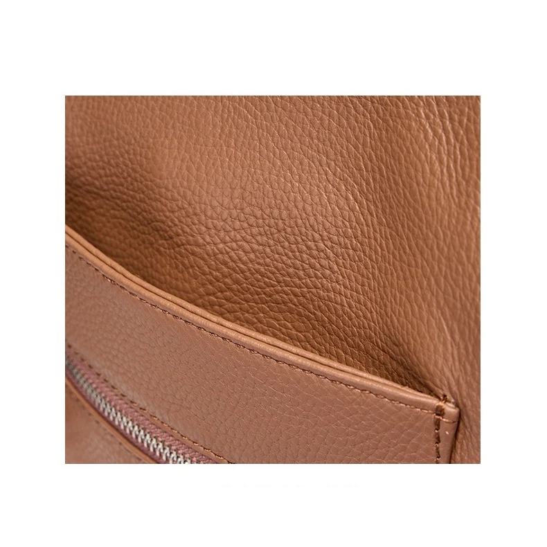 Gros plan sur la texture du cuir véritable noir