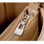 Détails des coutures et de la fermeture zippée sécurisée