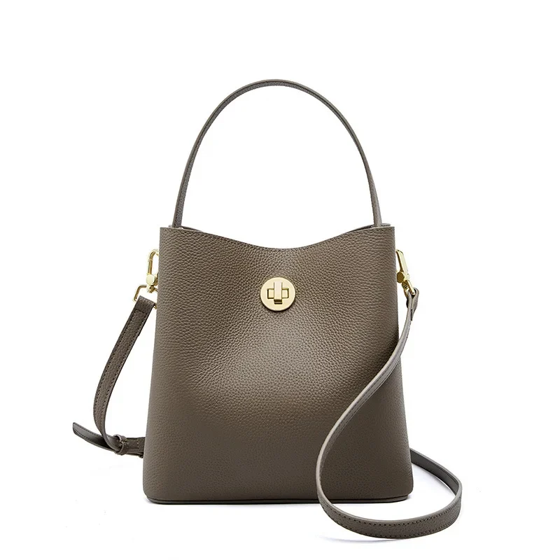 Sac Seau Premium en Cuir Végétal - Collection Light Luxury 6 Sac seau cuir végétal brun doré vue générale
