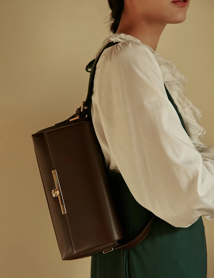 Sac messenger noir rétro avec poche zippée