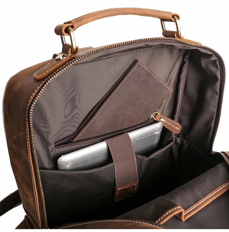 Sac à dos rétro en cuir marron foncé avec plusieurs poches intérieures