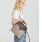 Sac à dos en cuir marron avec bretelles ajustables