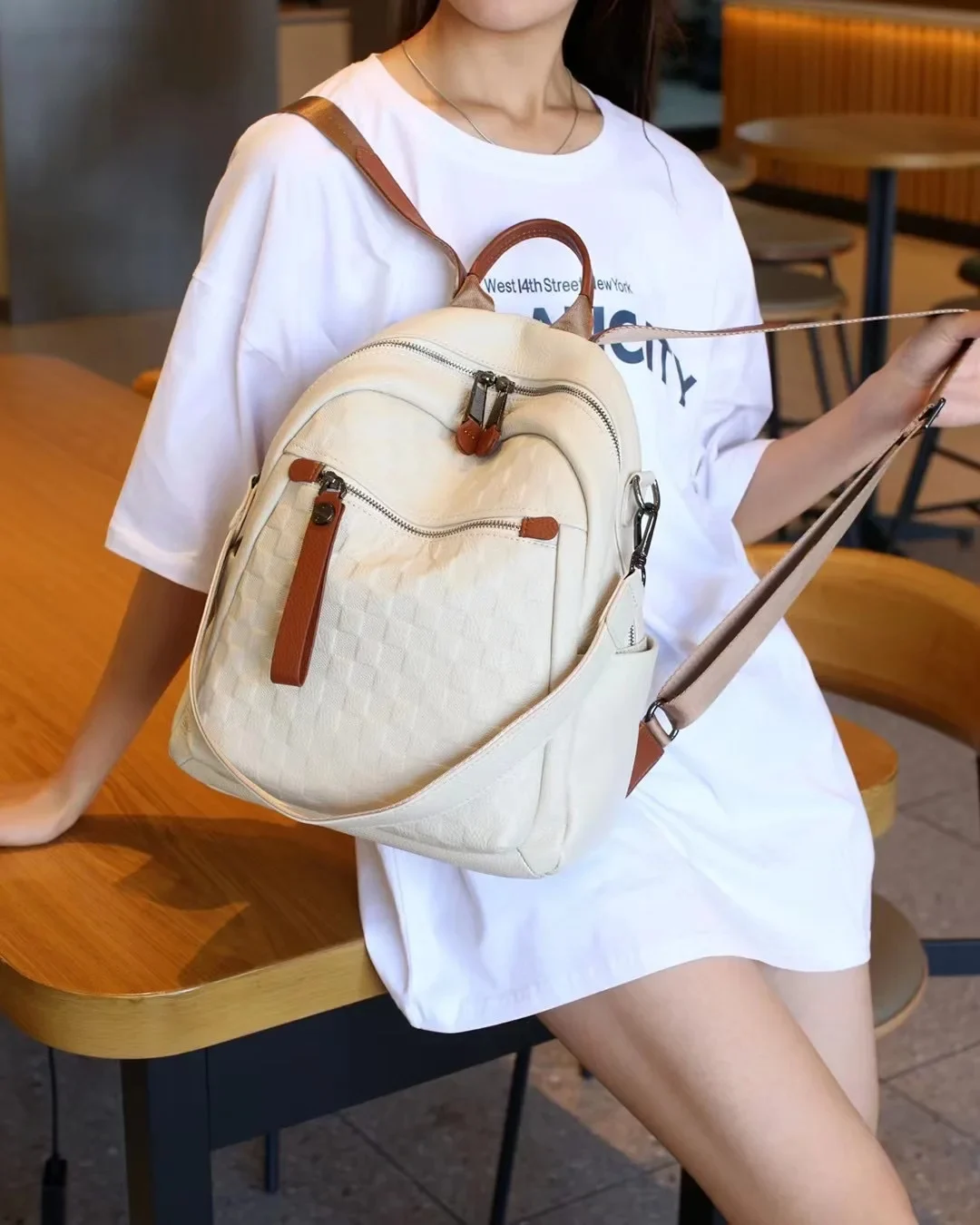 Sac à dos blanc en cuir pleine fleur avec poches internes