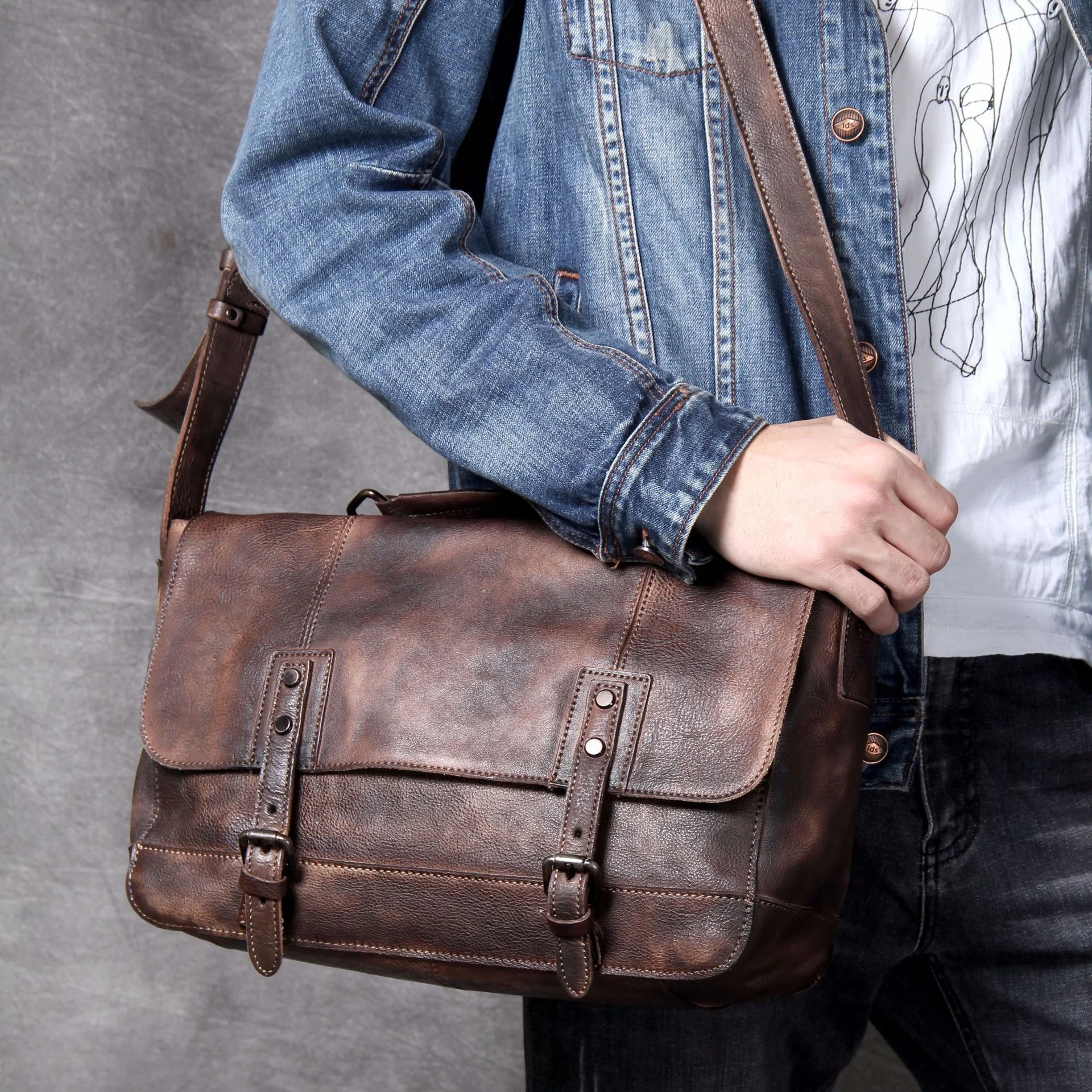 Sac à Bandoulière Rétro en Cuir Vieilli - Modèle Messenger 3