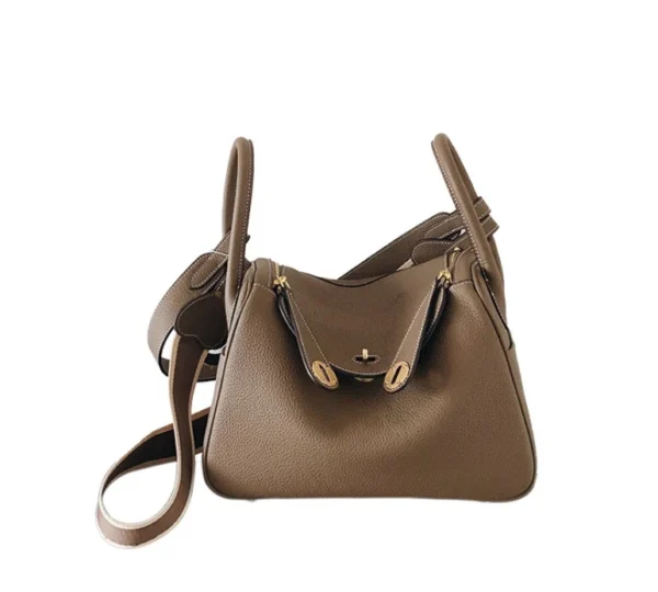 Sac seau vintage en cuir véritable vu de face.