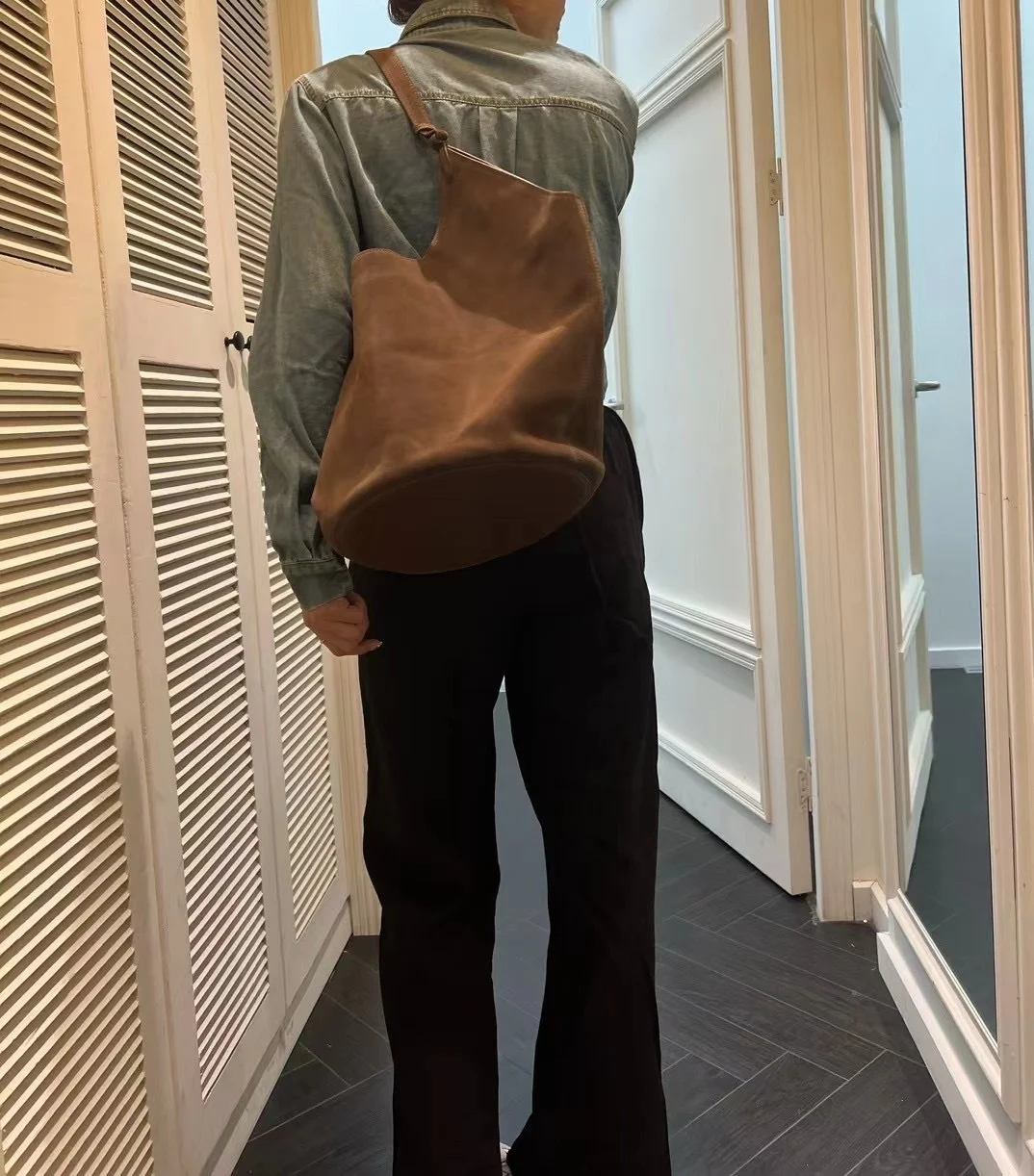 Sac Seau en Cuir Véritable Mat – Élégance et Grande Capacité 2