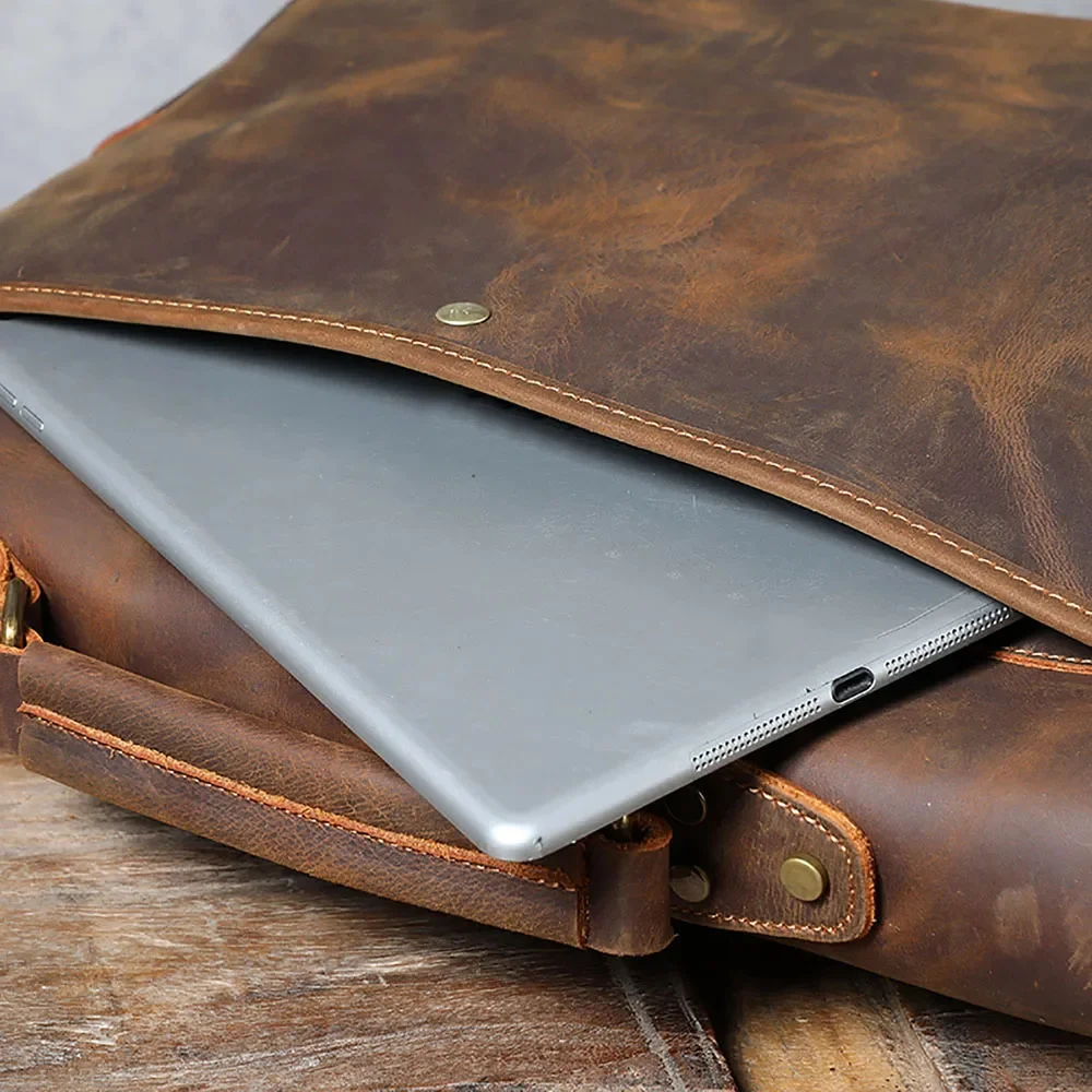 Sac-Messenger-en-Cuir-Crazy-Horse-–-Elegance-Retro-et-Fonctionnalite-Moderne