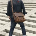 Sac Messenger en Cuir Crazy Horse – Élégance Rétro et Fonctionnalité Moderne