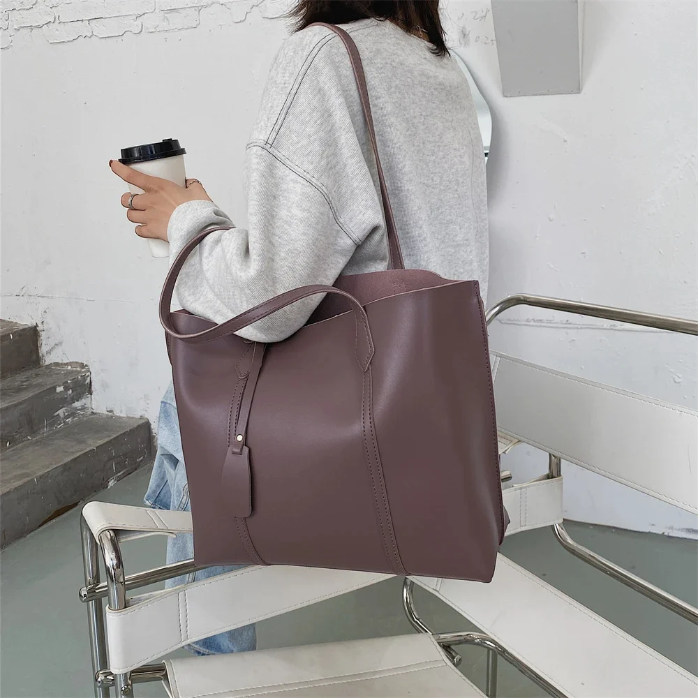 Sac à Bandoulière en Cuir Véritable – Élégance et Fonctionnalité