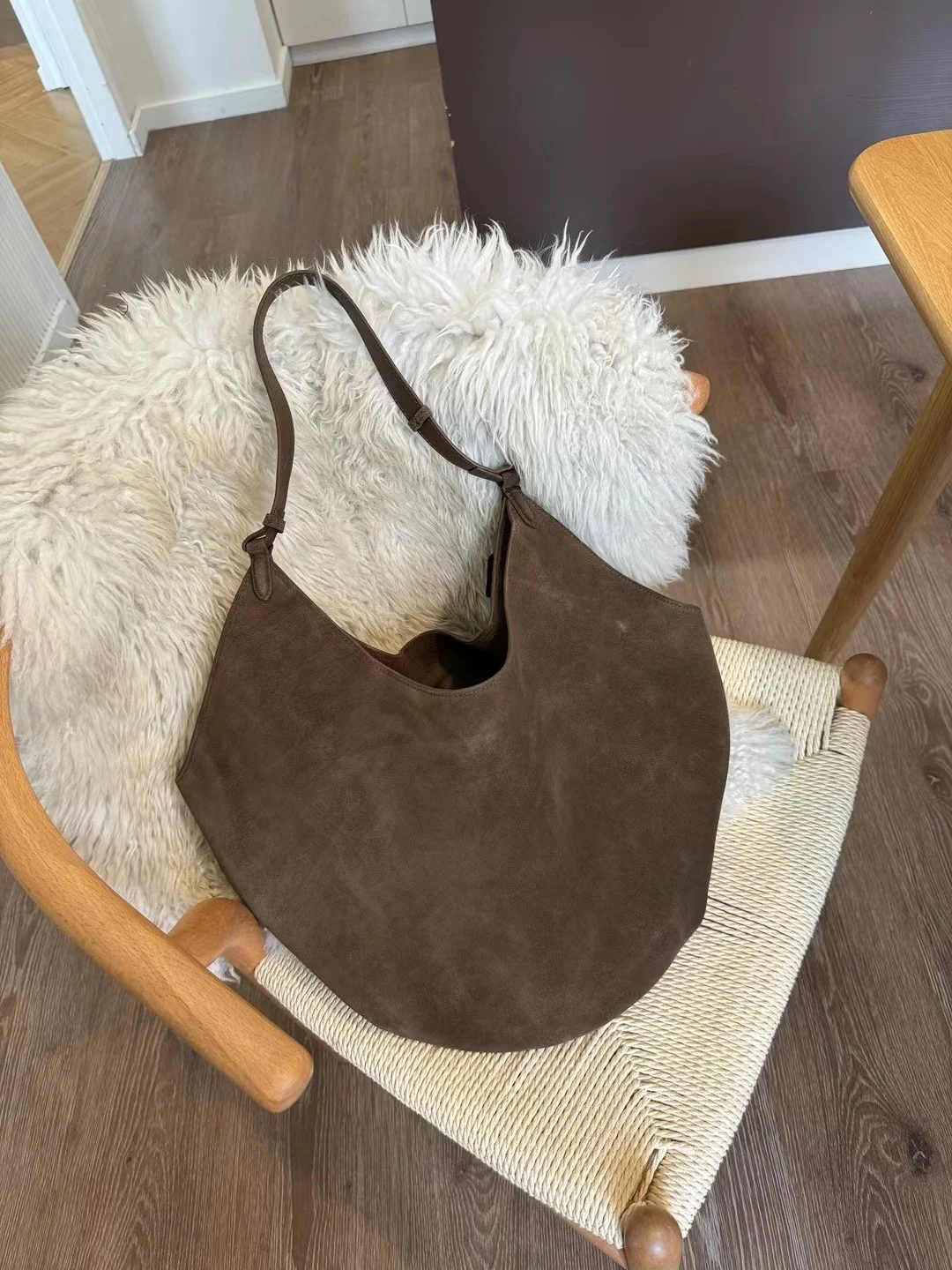 Sac Seau en Cuir Véritable Mat – Élégance et Grande Capacité 5