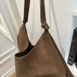 Sac Seau en Cuir Véritable Mat – Élégance et Grande Capacité 24