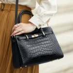 Julia – Élégance Croco & Luxe Durable en Cuir Véritable Certifié 7 Julia – Élégance Croco & Luxe Durable en Cuir Véritable Certifié