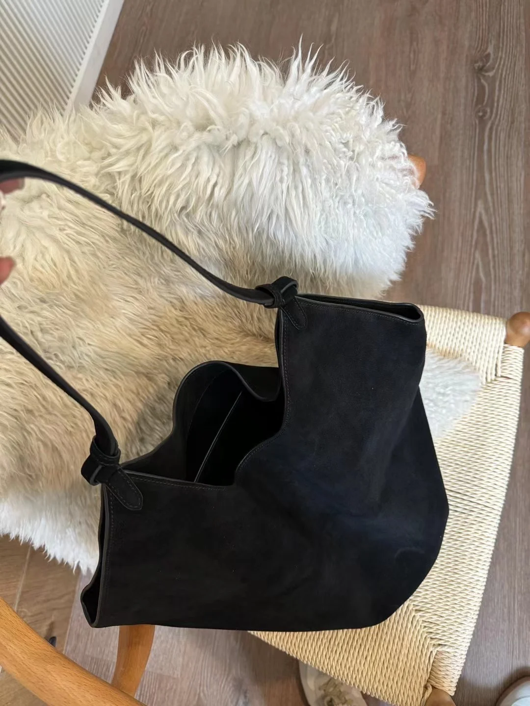 Sac Seau en Cuir Véritable Mat – Élégance et Grande Capacité 8