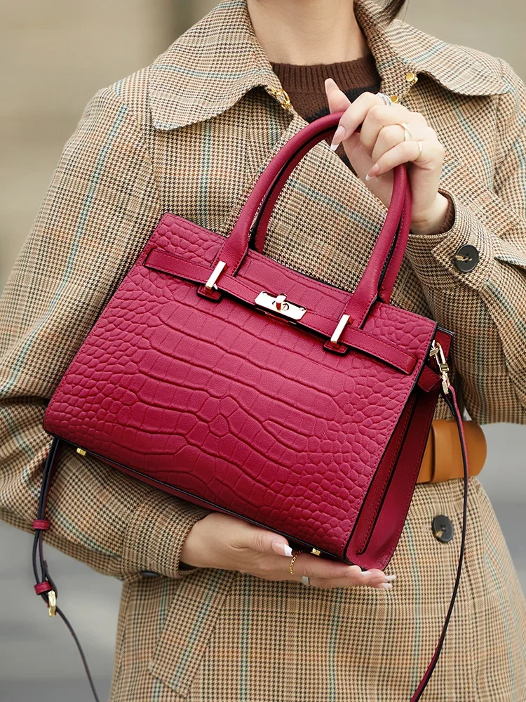 Julia – Élégance Croco & Luxe Durable en Cuir Véritable Certifié 11 Julia – Élégance Croco & Luxe Durable en Cuir Véritable Certifié