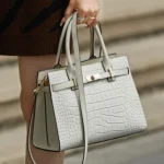 Julia – Élégance Croco & Luxe Durable en Cuir Véritable Certifié 10 Julia – Élégance Croco & Luxe Durable en Cuir Véritable Certifié